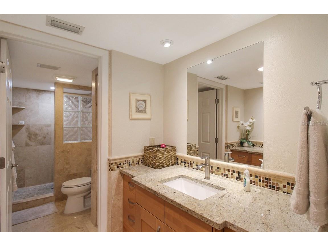 1364 Siesta Bayside Drive #1364-C Sarasota FL 34242 A4596177 image26