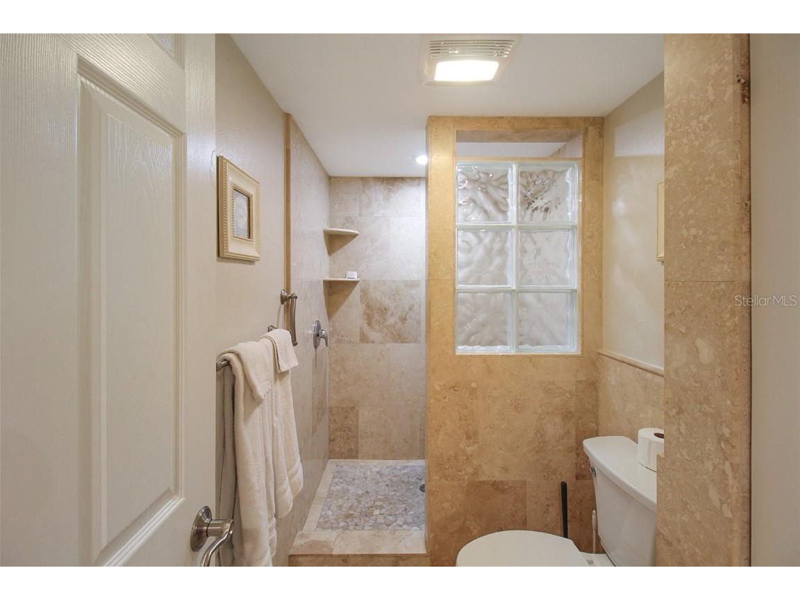 1364 Siesta Bayside Drive #1364-C Sarasota FL 34242 A4596177 image27