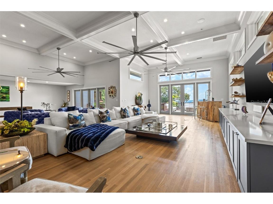 1365 Brightwaters Boulevard NE Saint Petersburg FL 33704 TB8412312 image3