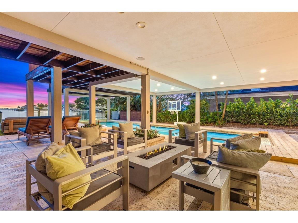 1365 Brightwaters Boulevard NE Saint Petersburg FL 33704 TB8412312 image42