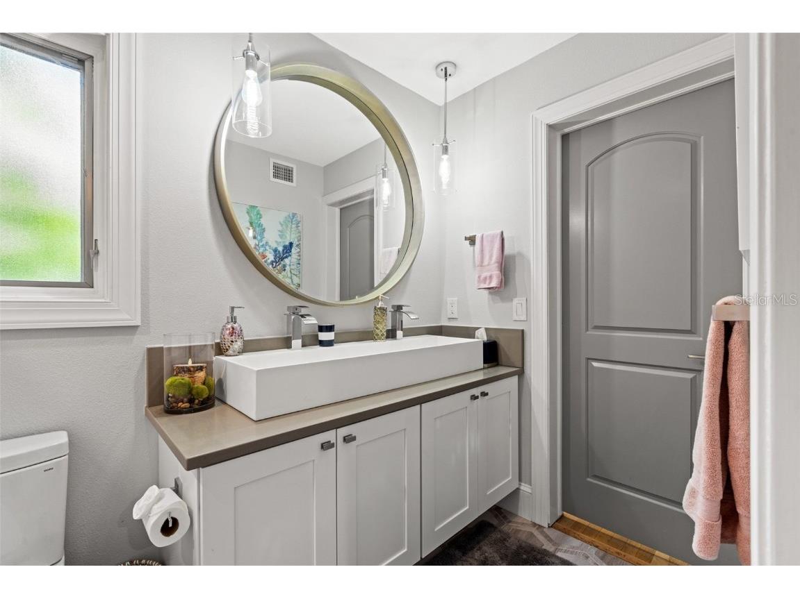 1365 Brightwaters Boulevard NE Saint Petersburg FL 33704 TB8412312 image56