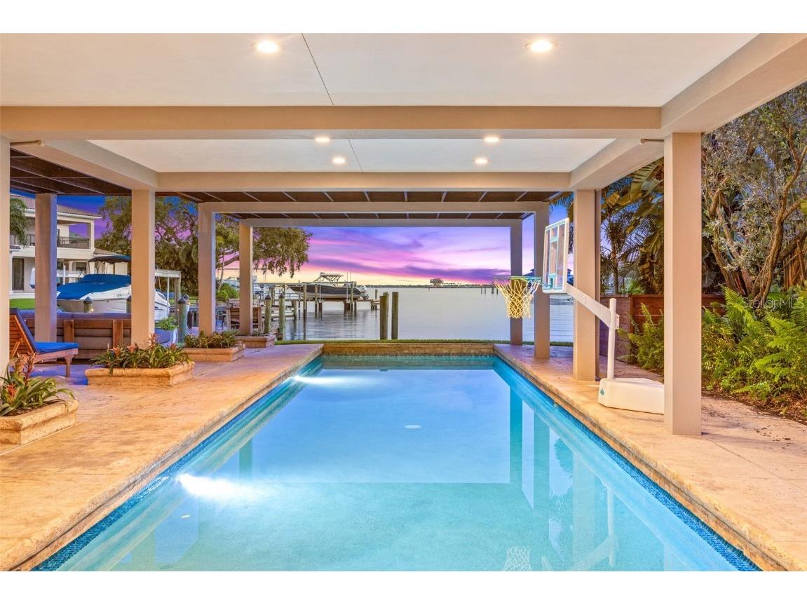 1365 Brightwaters Boulevard NE Saint Petersburg FL 33704 TB8412312 image7