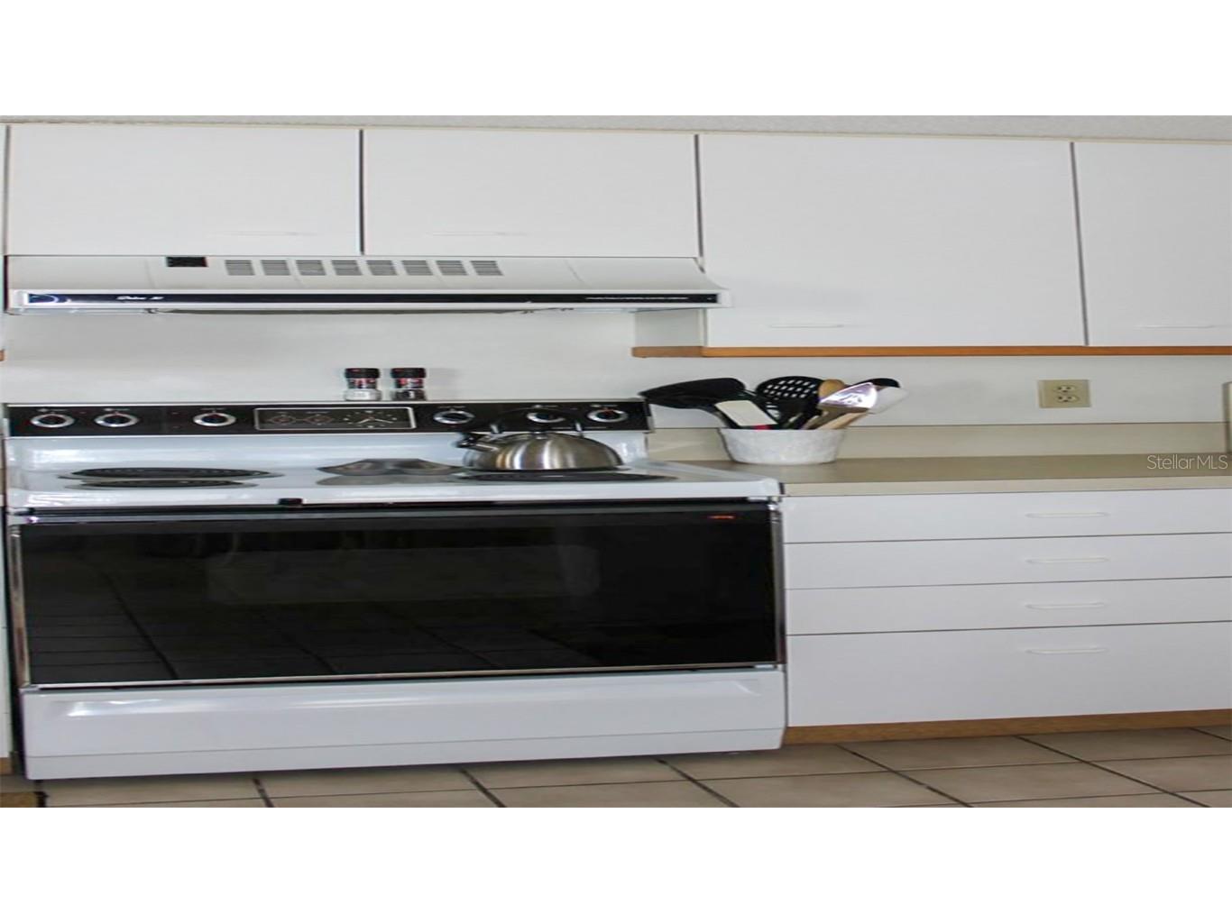 1365 Siesta Bayside Drive #1365-C Sarasota FL 34242 A4589580 image6