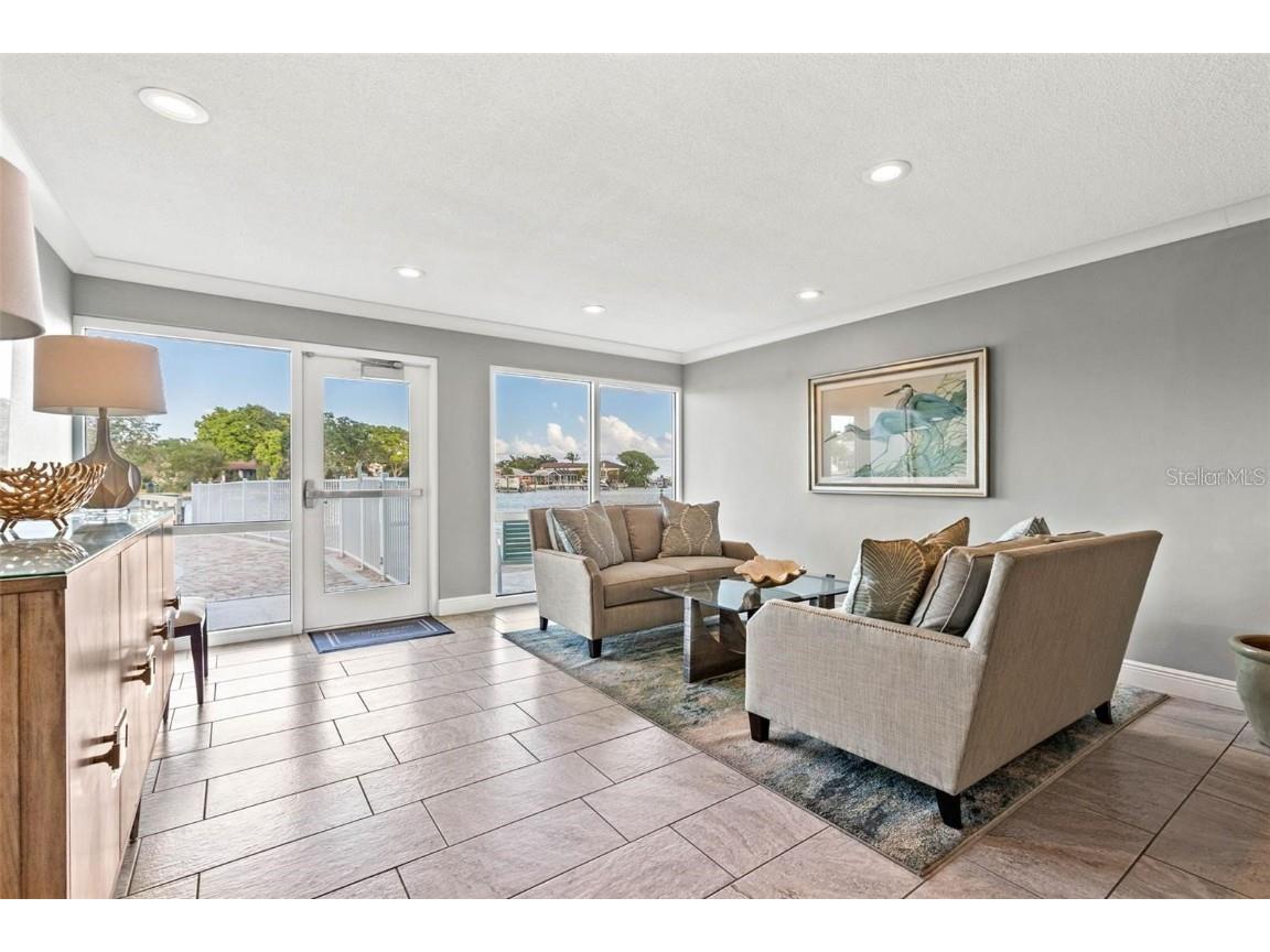 1365 Snell Isle Boulevard NE #8D Saint Petersburg FL 33704 TB8415345 image39