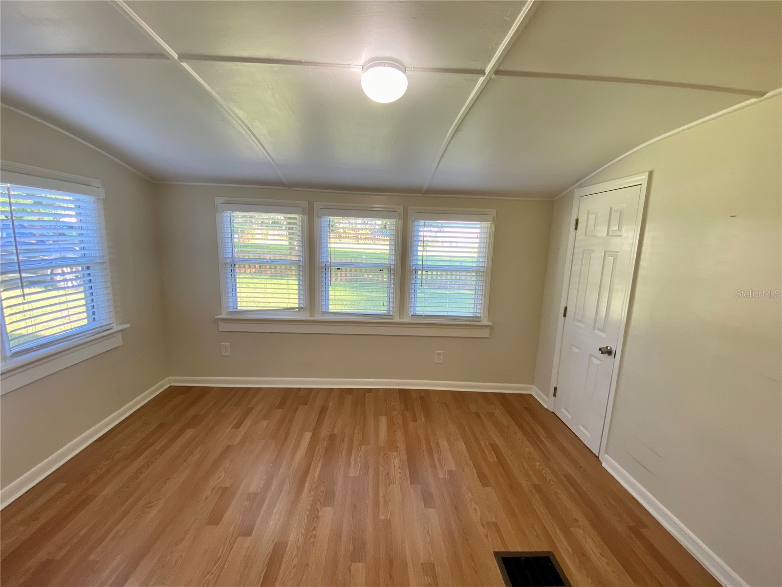 13650 5th Street Dade City FL 33525 TB8521092 image11