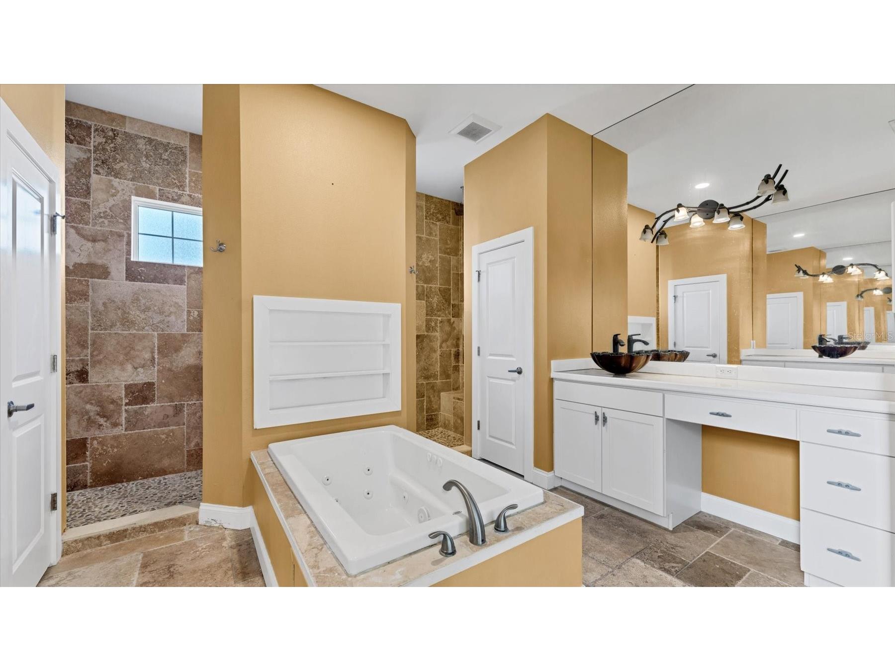 13653 Heritage Way Sarasota FL 34240 A4680573 image20