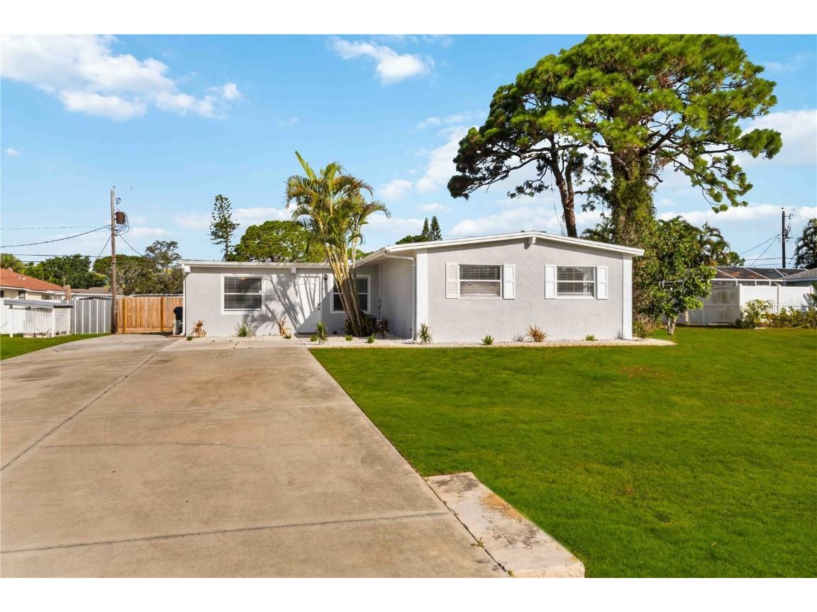 1366 Queen Road Venice FL 34293 A4582795 image1