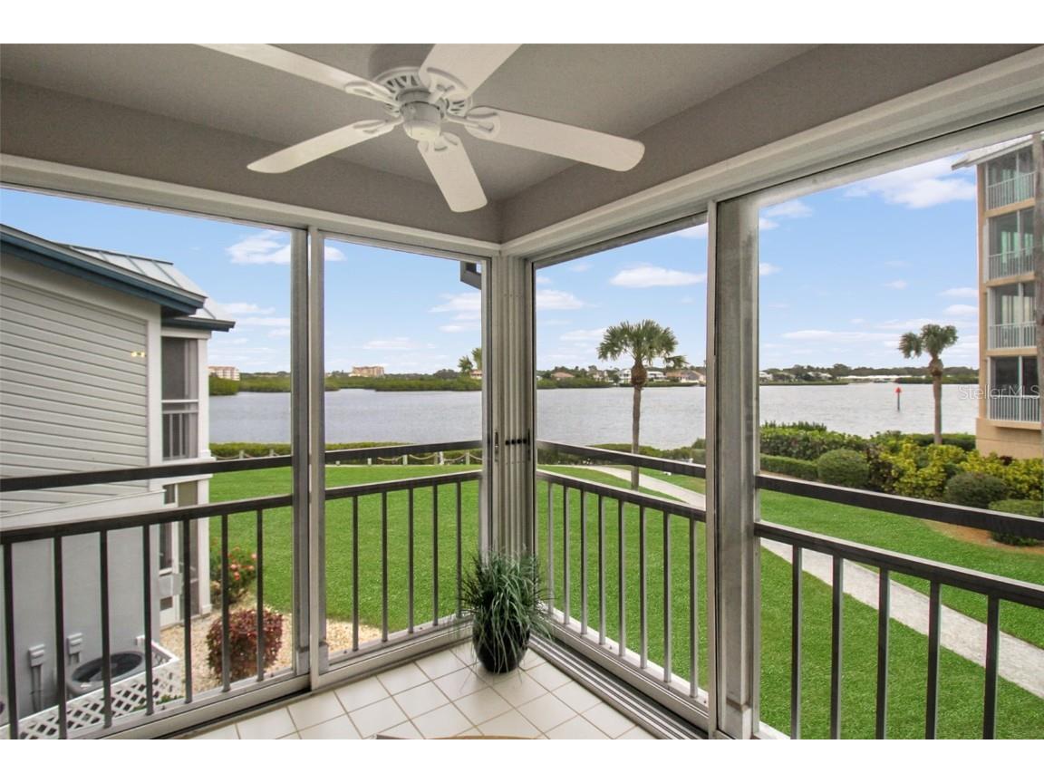 1366 Siesta Bayside Drive #1366-F Sarasota FL 34242 A4598685 image17