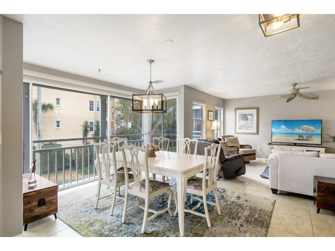 1366 Siesta Bayside Drive #1366-F Sarasota FL 34242 A4598685 image18