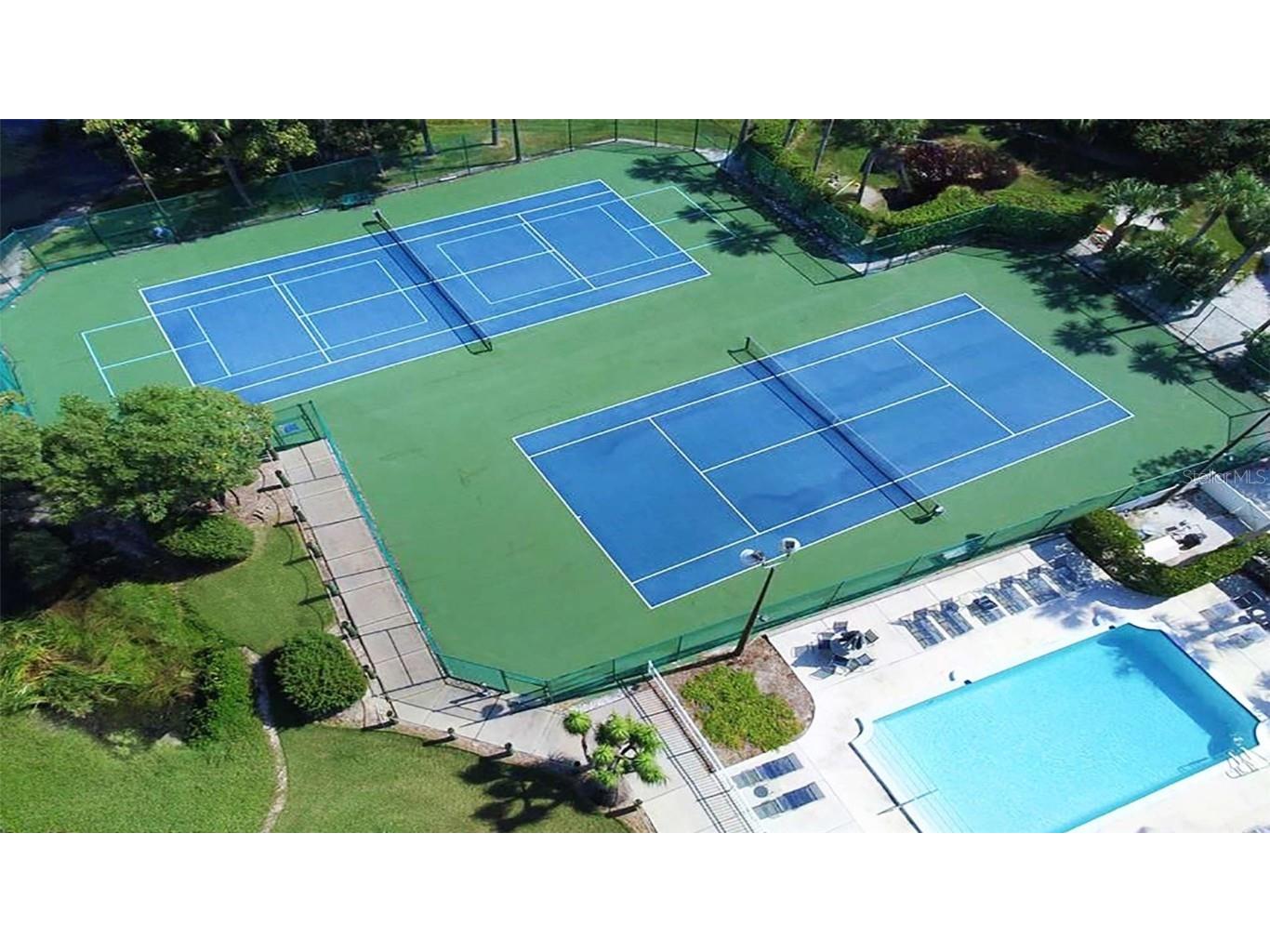 1366 Siesta Bayside Drive #1366-F Sarasota FL 34242 A4598685 image2