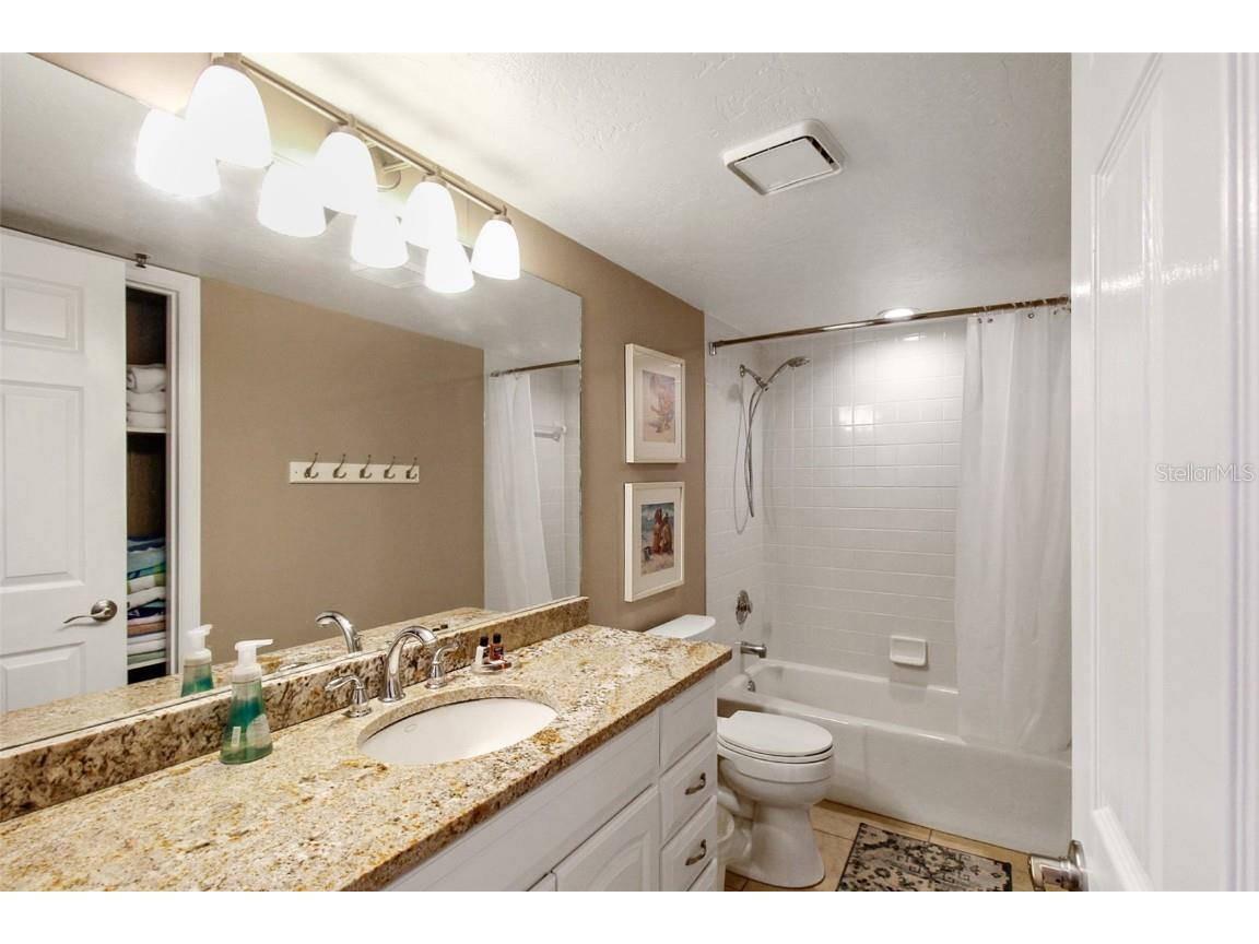 1366 Siesta Bayside Drive #1366-F Sarasota FL 34242 A4598685 image25