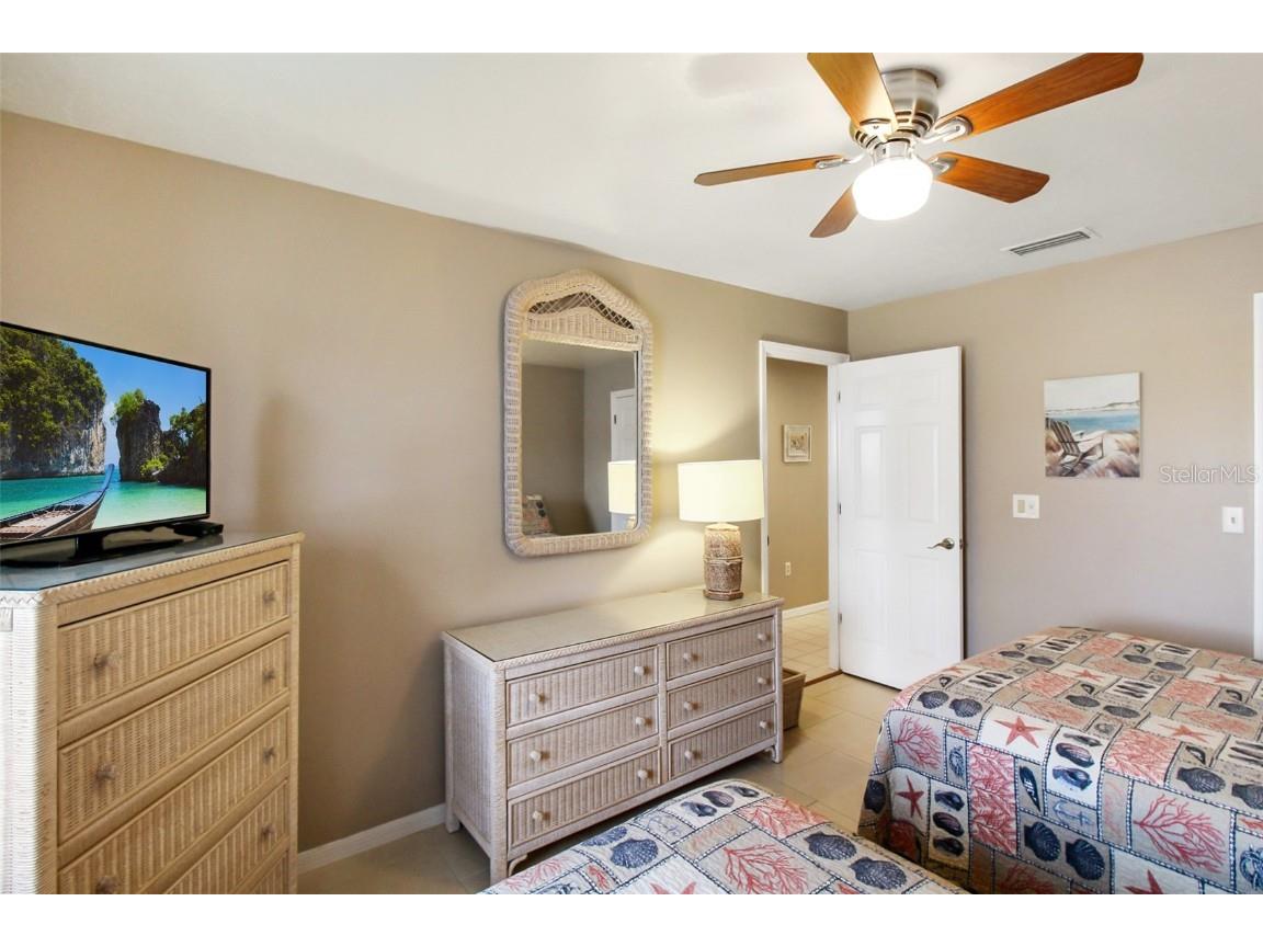 1366 Siesta Bayside Drive #1366-F Sarasota FL 34242 A4598685 image28