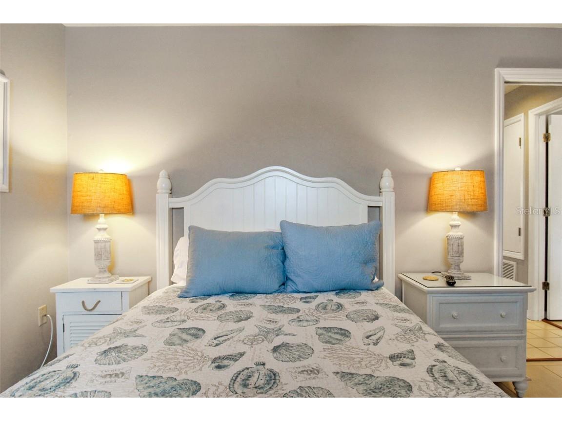 1366 Siesta Bayside Drive #1366-F Sarasota FL 34242 A4598685 image31