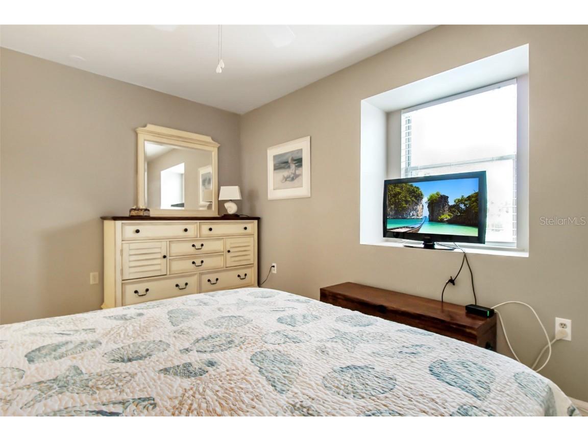 1366 Siesta Bayside Drive #1366-F Sarasota FL 34242 A4598685 image32