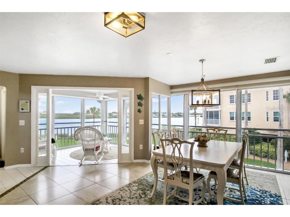 1366 Siesta Bayside Drive #1366-F Sarasota FL 34242 A4598685 image34