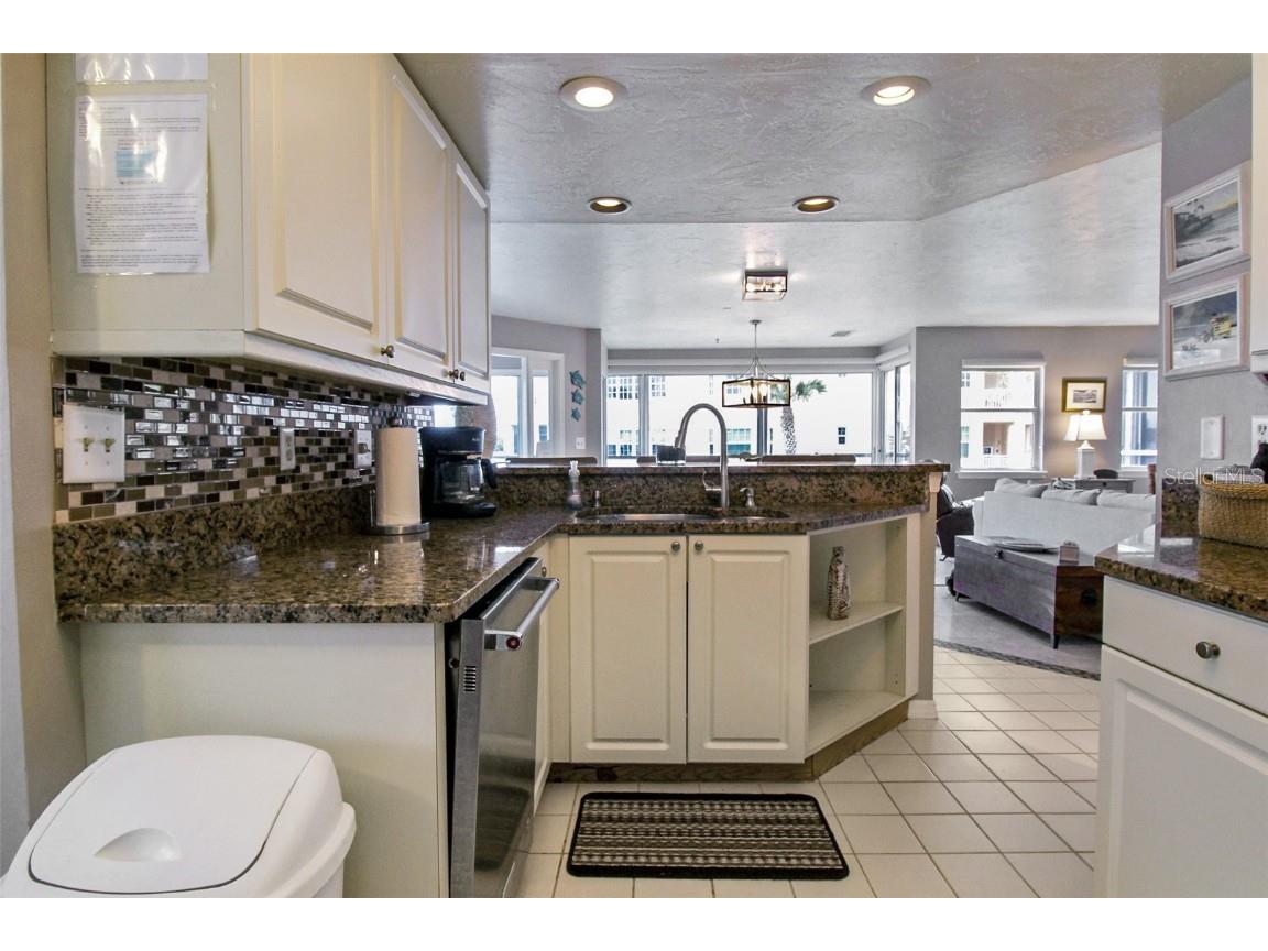 1366 Siesta Bayside Drive #1366-F Sarasota FL 34242 A4598685 image42