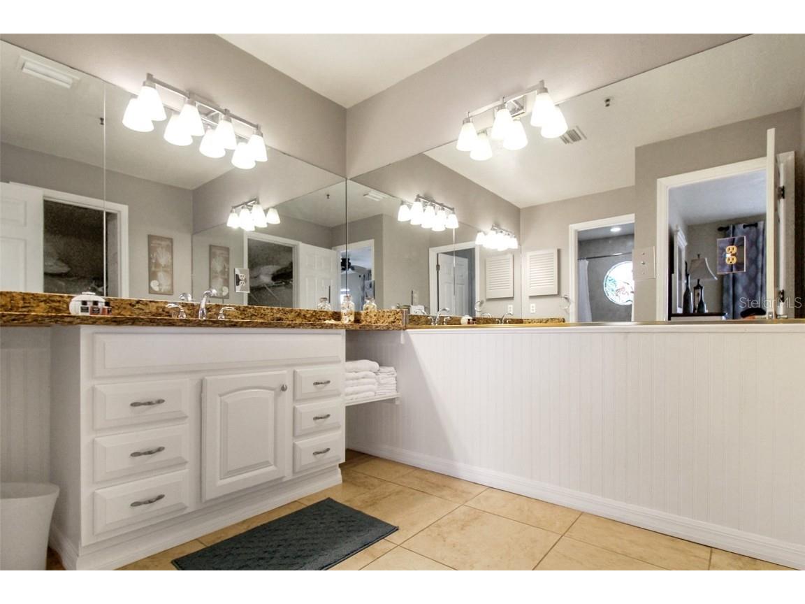 1366 Siesta Bayside Drive #1366-F Sarasota FL 34242 A4598685 image54