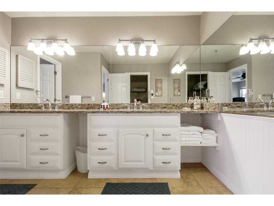 1366 Siesta Bayside Drive #1366-F Sarasota FL 34242 A4598685 image55