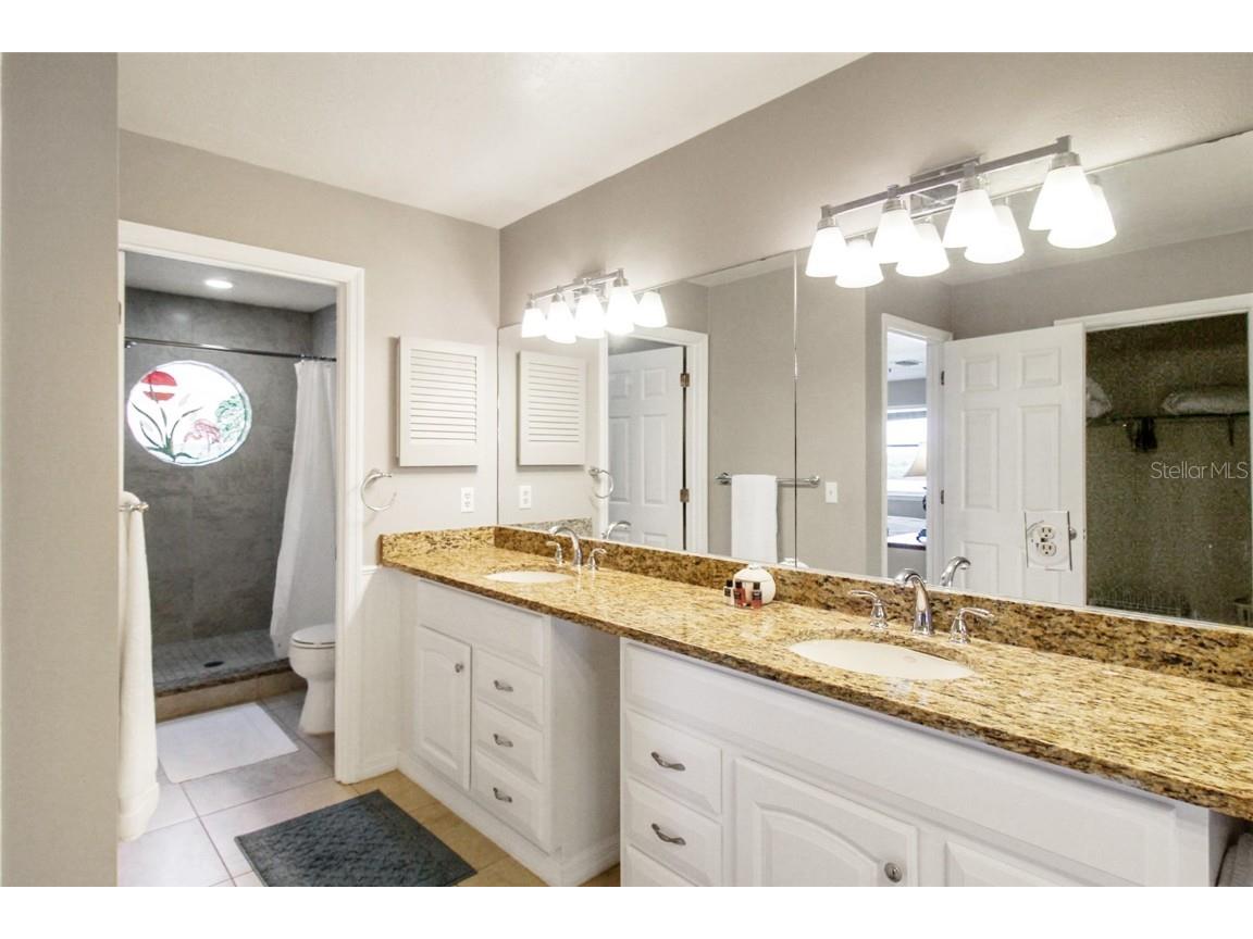 1366 Siesta Bayside Drive #1366-F Sarasota FL 34242 A4598685 image56