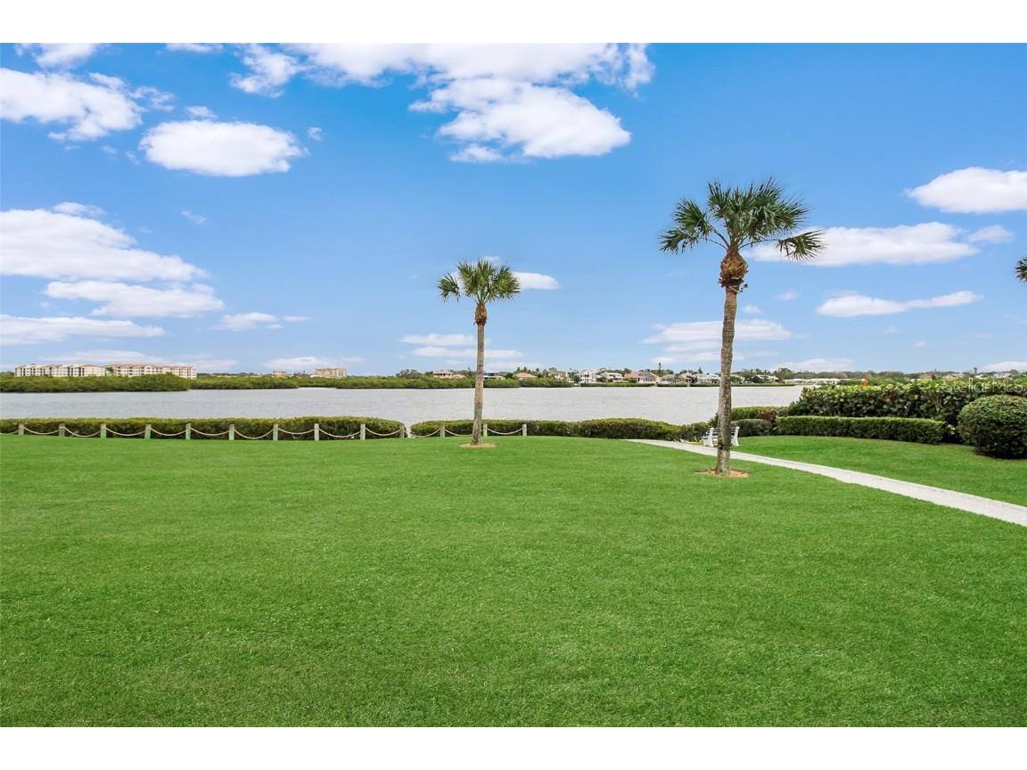 1366 Siesta Bayside Drive #1366-F Sarasota FL 34242 A4598685 image6