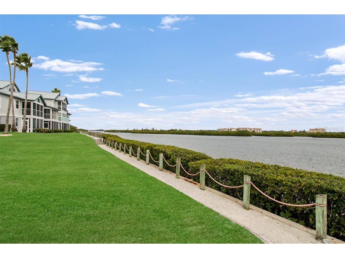 1366 Siesta Bayside Drive #1366-F Sarasota FL 34242 A4598685 image9