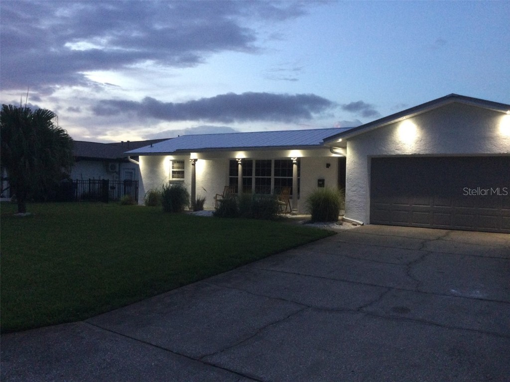 1367 51st Avenue NE Saint Petersburg FL 33703 U8210960 image1