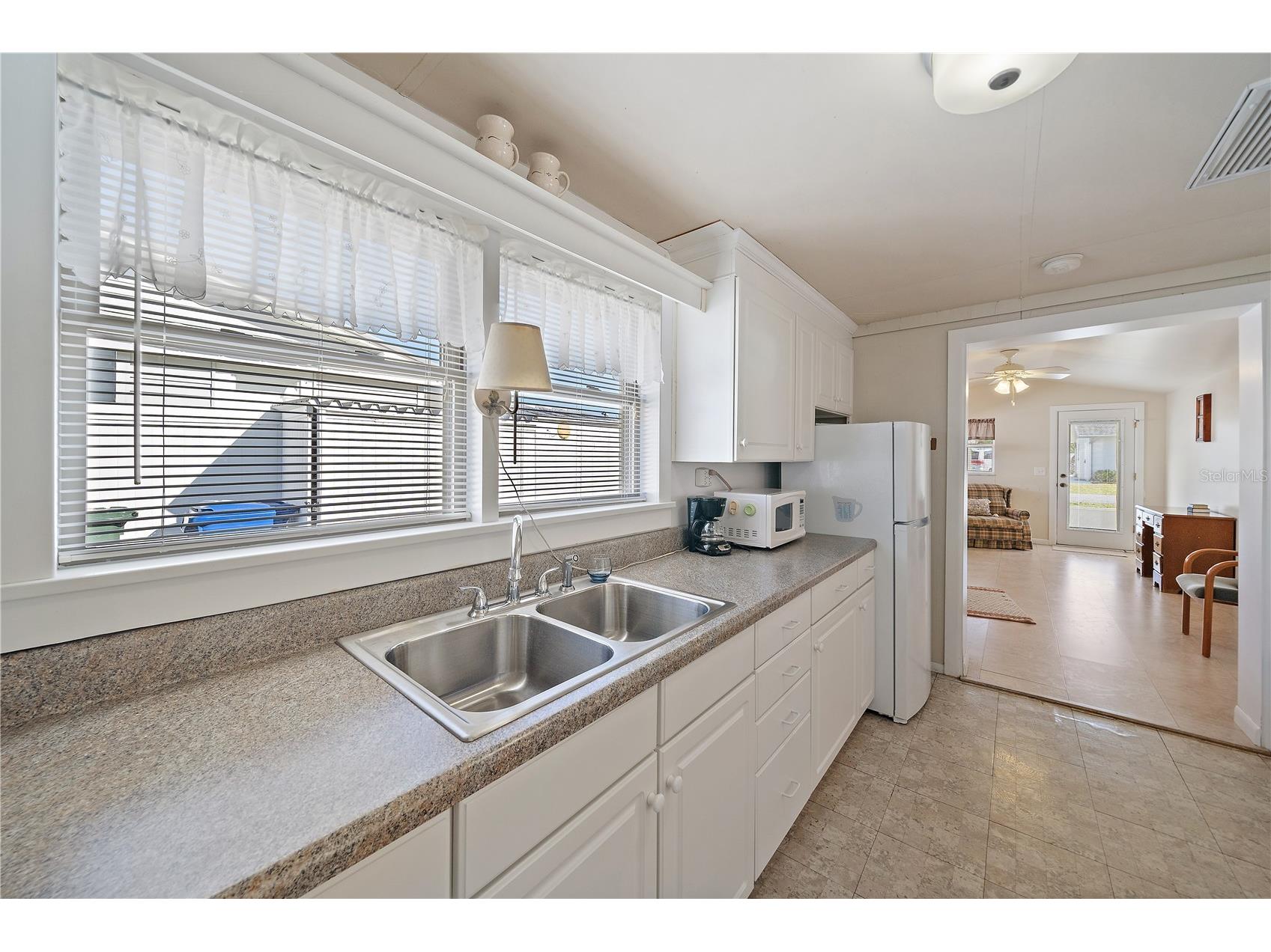 1369 Kruppa Avenue Sarasota FL 34239 A4676685 image8