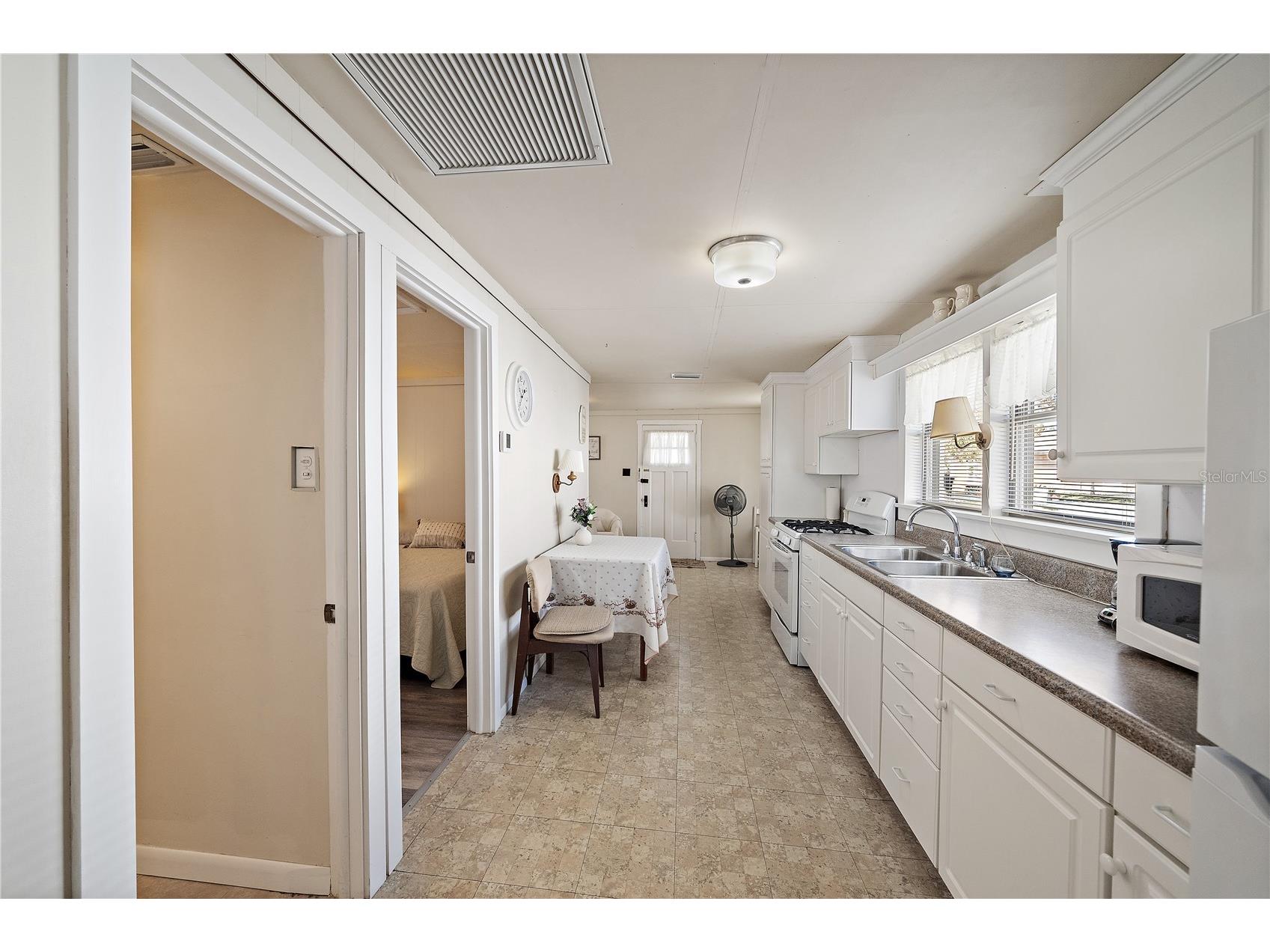 1369 Kruppa Avenue Sarasota FL 34239 A4676685 image9