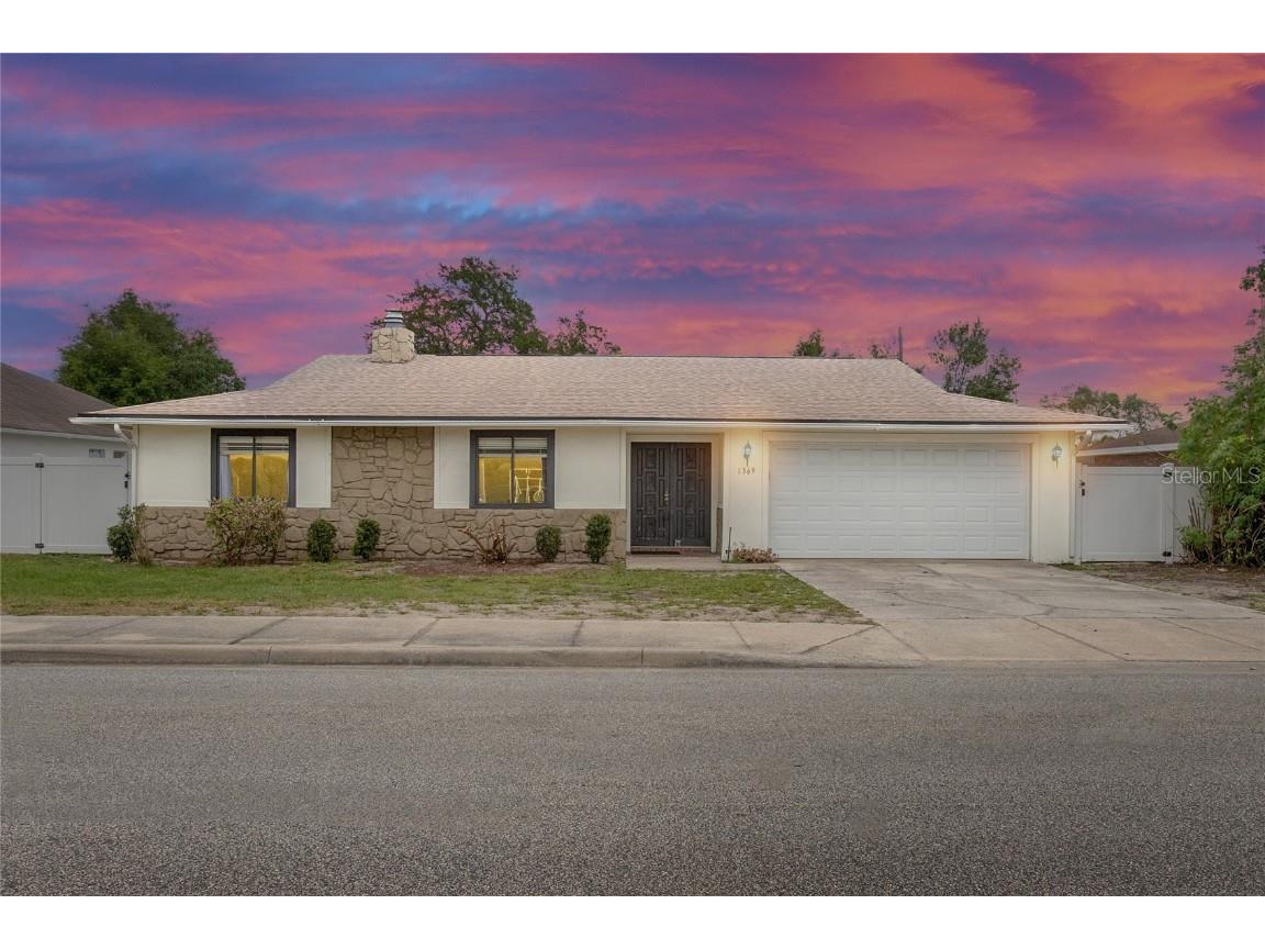 1369 Saxon Boulevard Deltona FL 32725 V4942045 image1