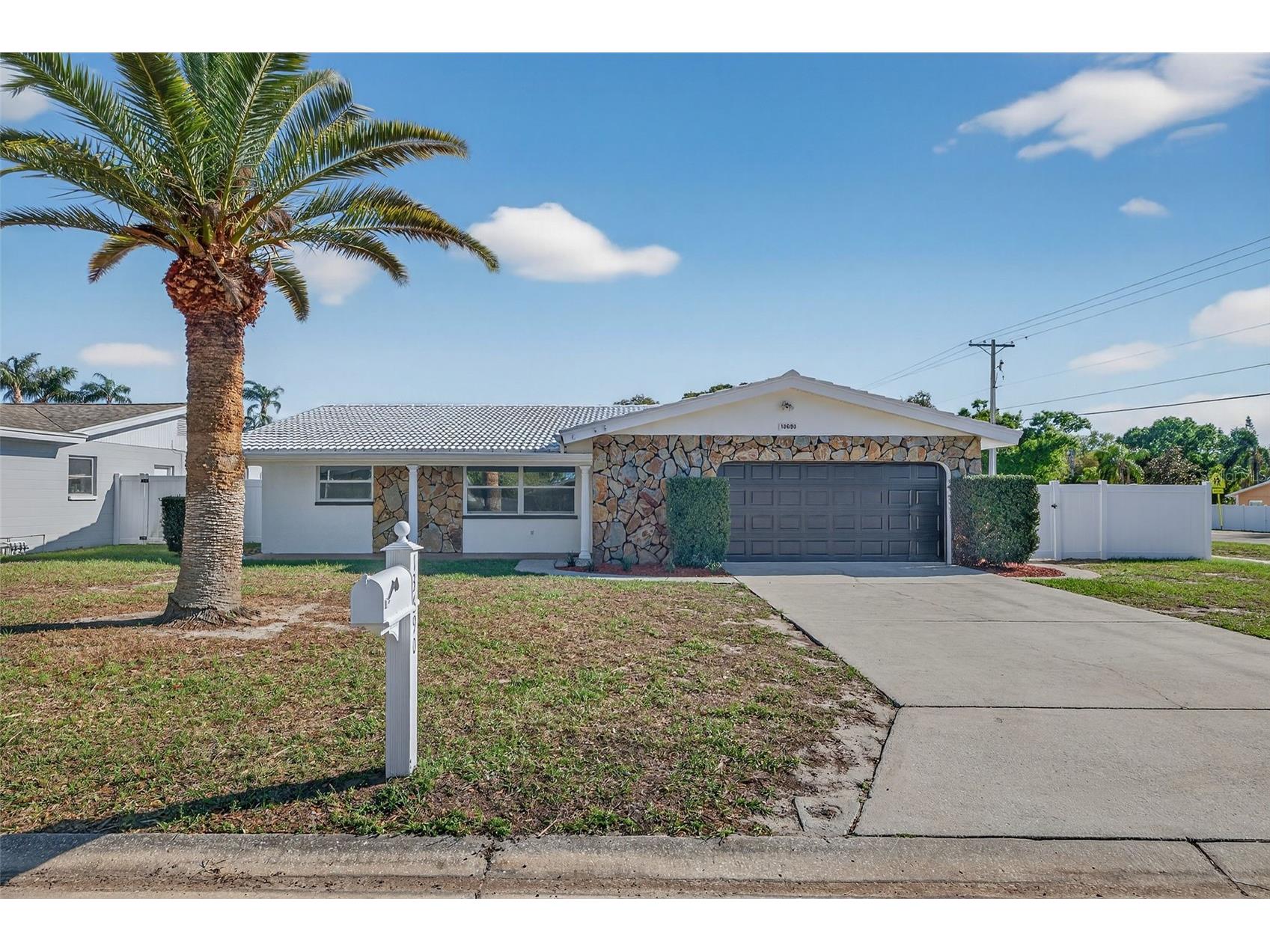 13690 87th Place N Seminole FL 33776 TB8485502 image1
