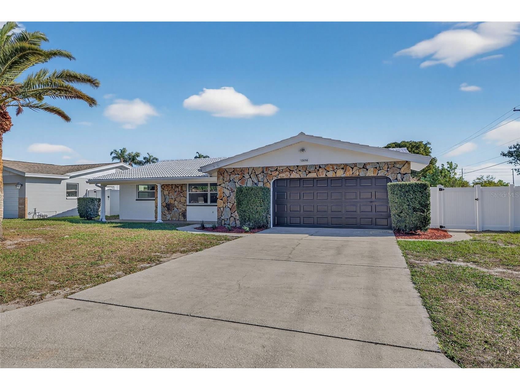 13690 87th Place N Seminole FL 33776 TB8485502 image2