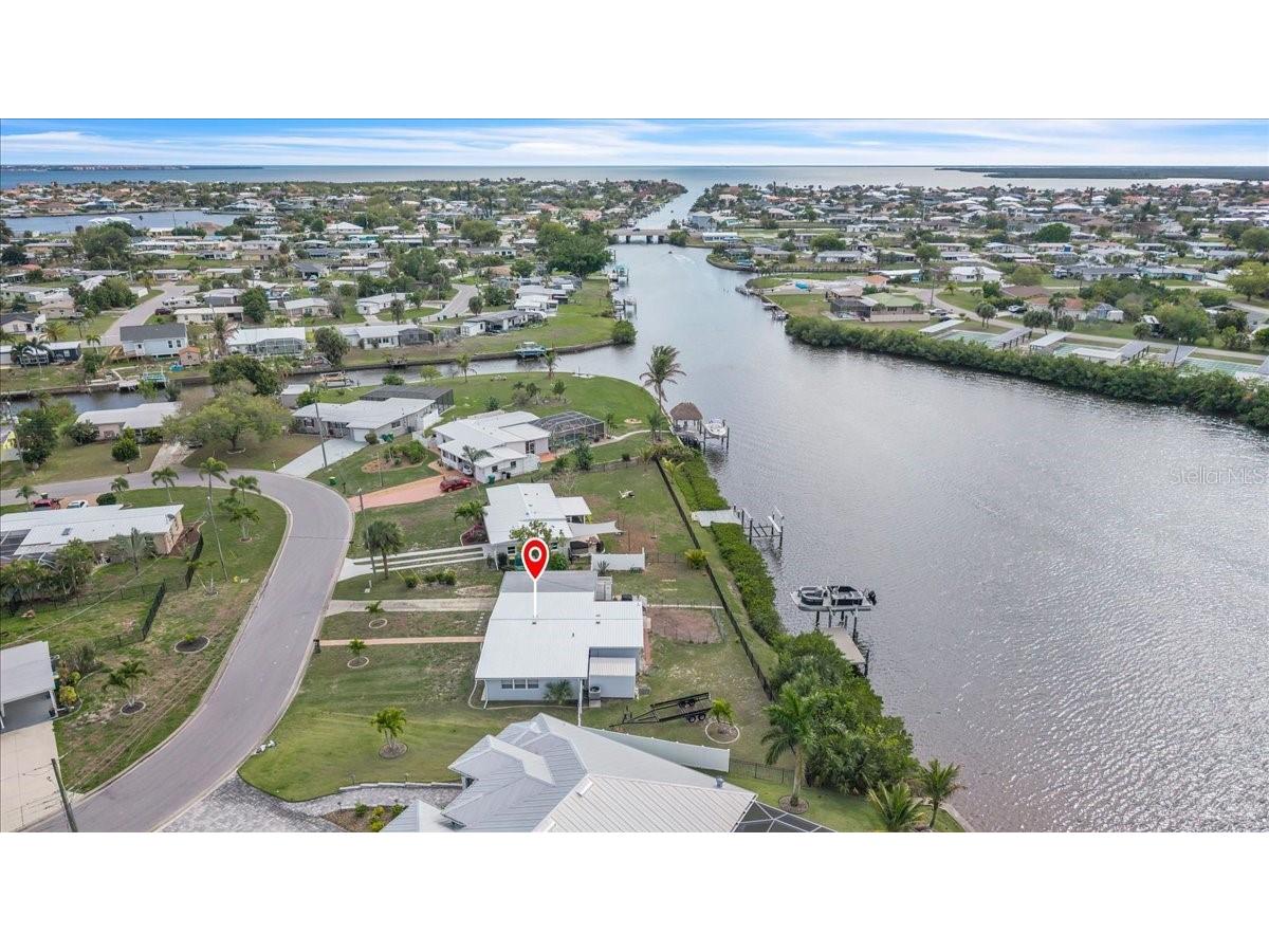 137 Poinsettia Circle NE Port Charlotte FL 33952 - ELKCAM WATERWAY C7523601 image3