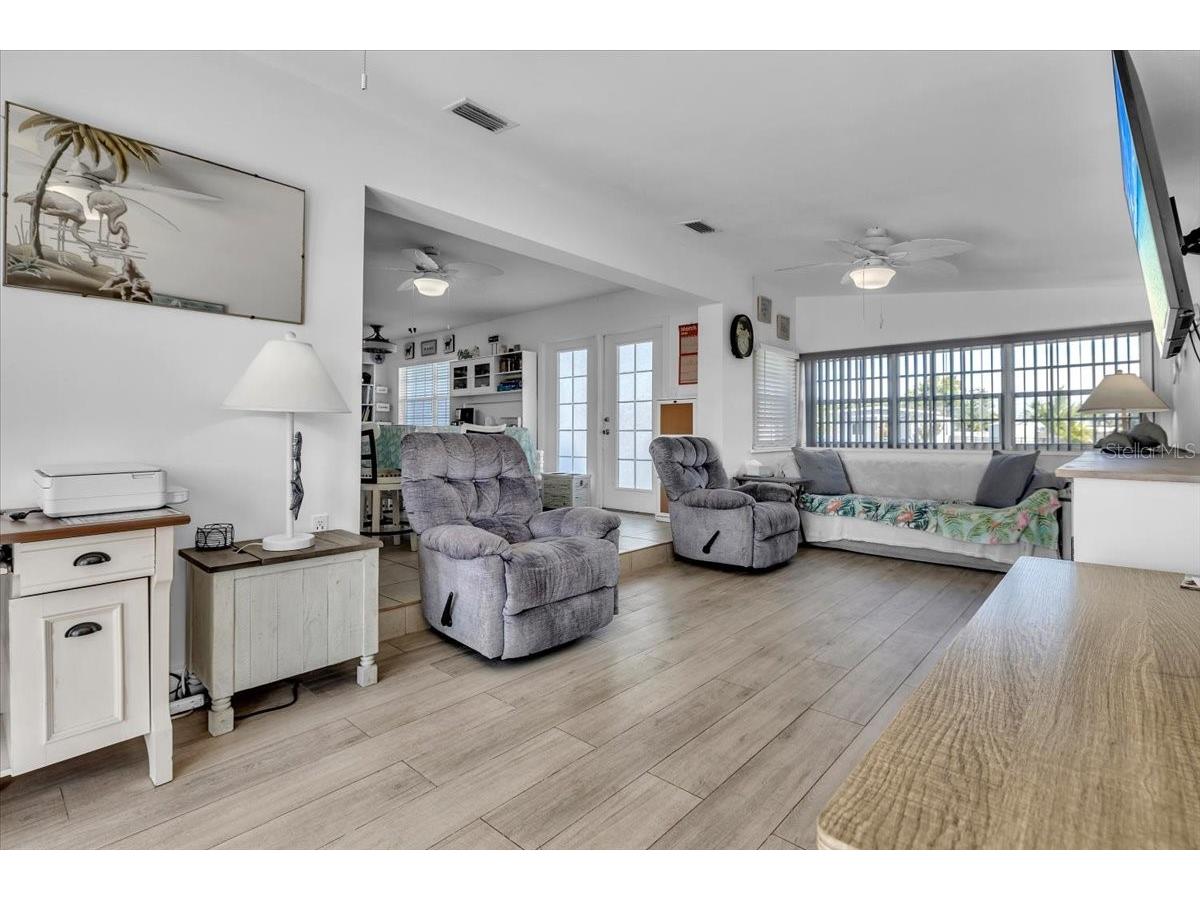 137 Poinsettia Circle NE Port Charlotte FL 33952 - ELKCAM WATERWAY C7523601 image4