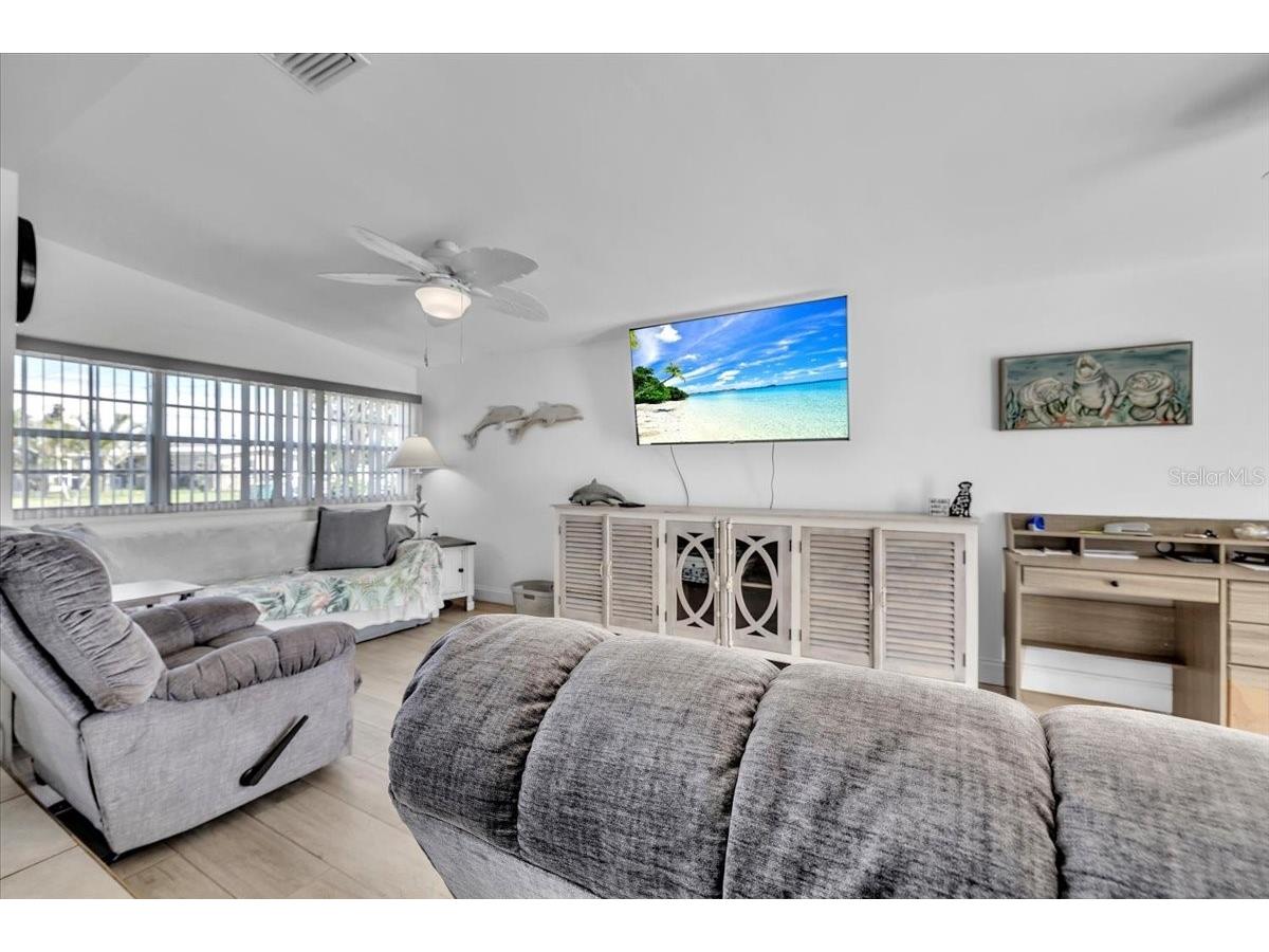 137 Poinsettia Circle NE Port Charlotte FL 33952 - ELKCAM WATERWAY C7523601 image5