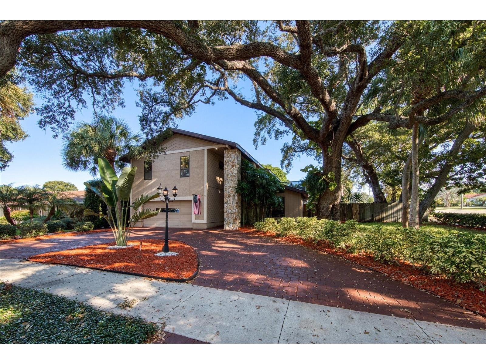 13703 Oak Forest Boulevard N Seminole FL 33776 TB8485534 image2