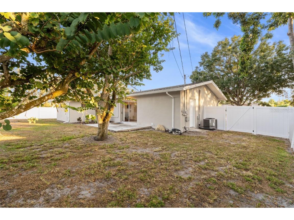 13705 Jamaica Drive Seminole FL 33776 TB8446173 image28