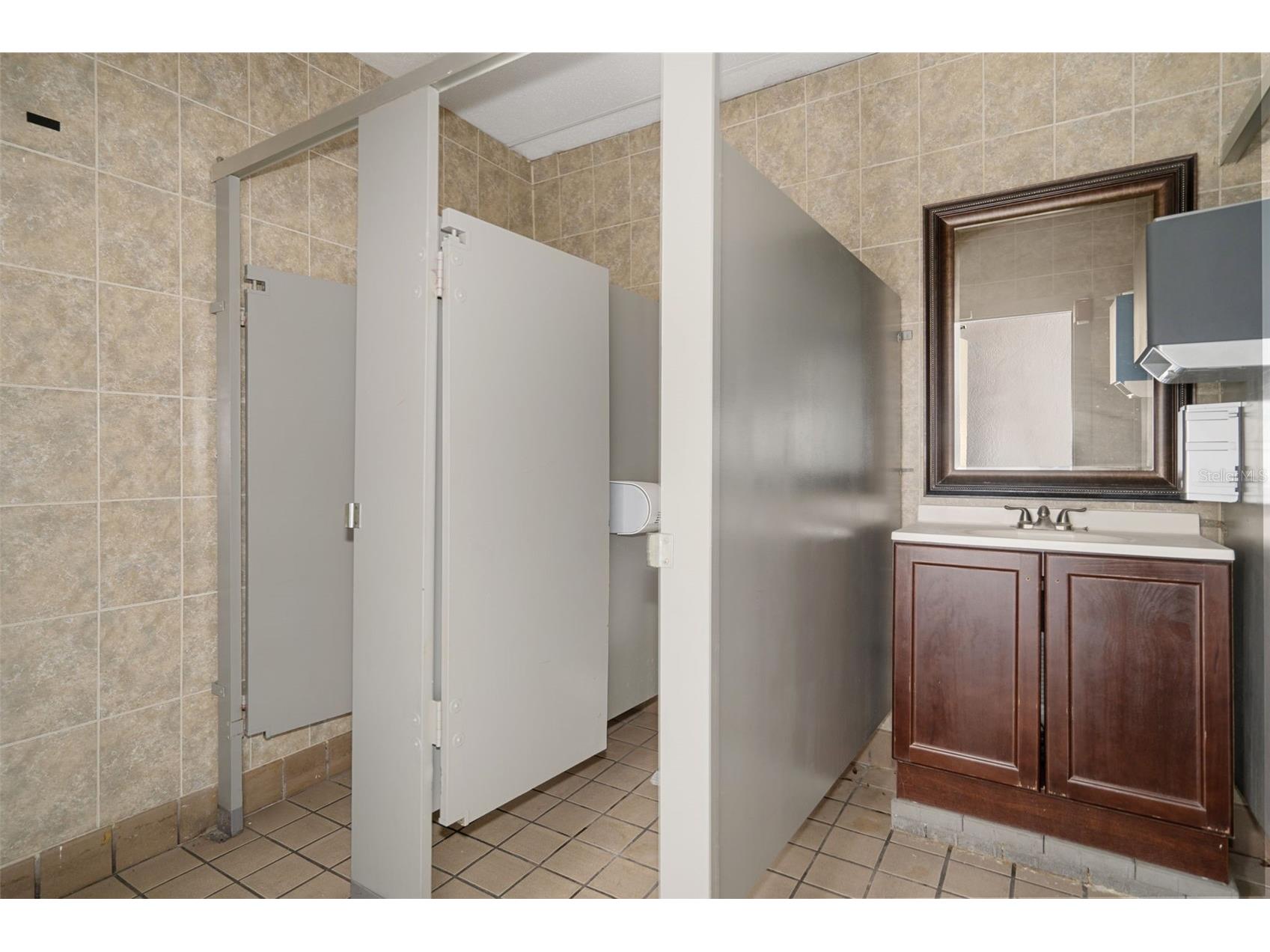 13705 N Dale Mabry Highway Tampa FL 33618 TB8486222 image35