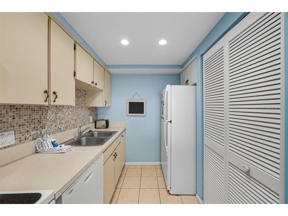 13720 Gulf Boulevard #609 Madeira Beach FL 33708 - GULF OF MEXICO - MADEIRA BEACH O6339022 image18