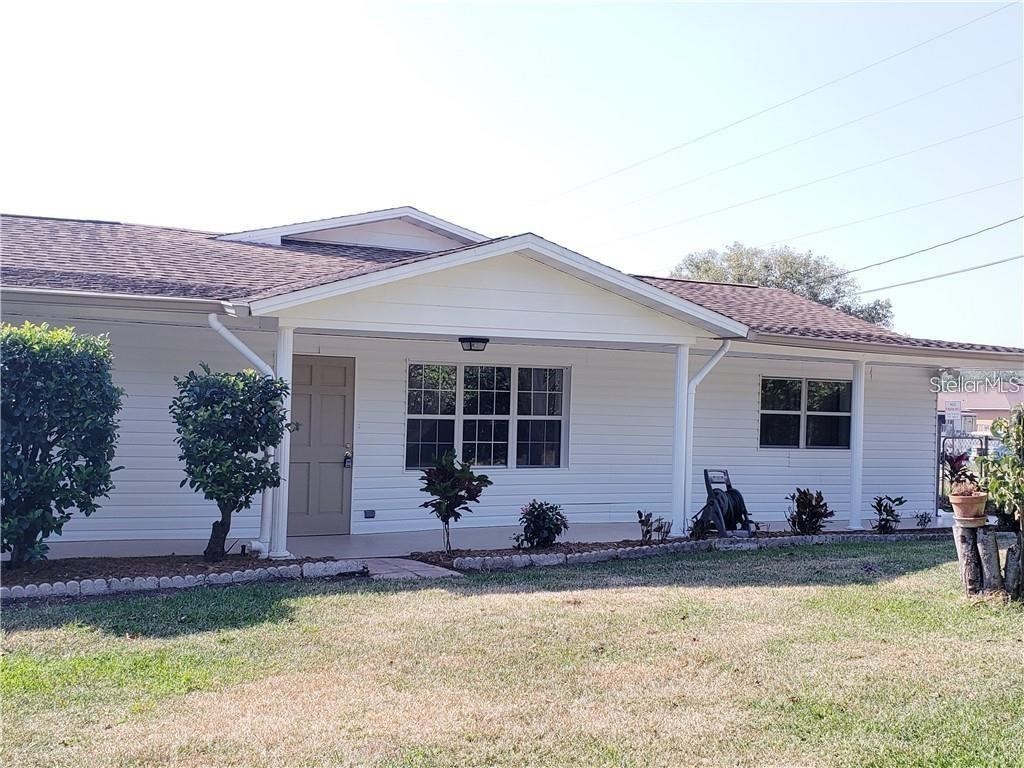 13724 Country Club Drive Tavares FL 32778 - LITTLE LAKE HARRIS O6170401 image1