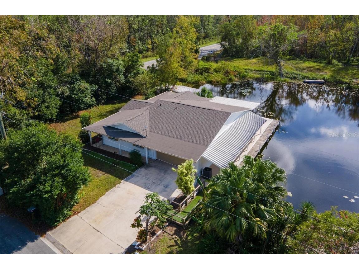 13724 Country Club Drive Tavares FL 32778 - LITTLE LAKE HARRIS G5089838 image1