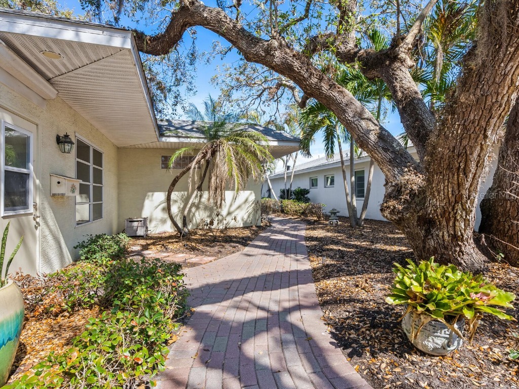 1374 Moonmist Drive #B1 Sarasota FL 34242 - SARASOTA BAY A4642845 image15