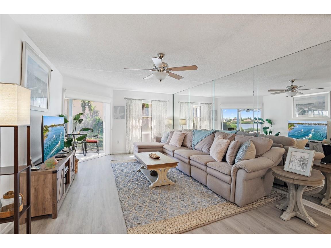 1374 Siesta Bayside Drive #1374-D Sarasota FL 34242 A4591689 image6