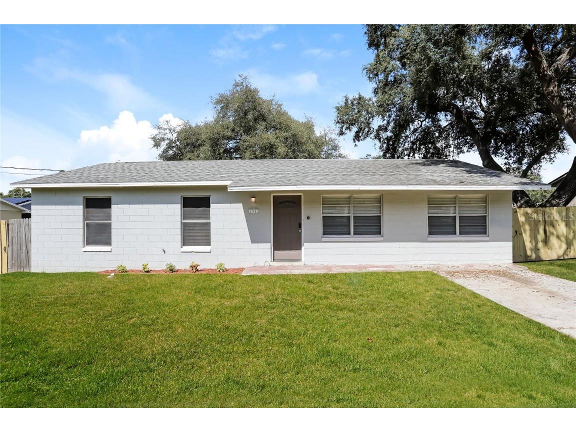 13751 Adams Street Grand Island FL 32735 O6224894 image1