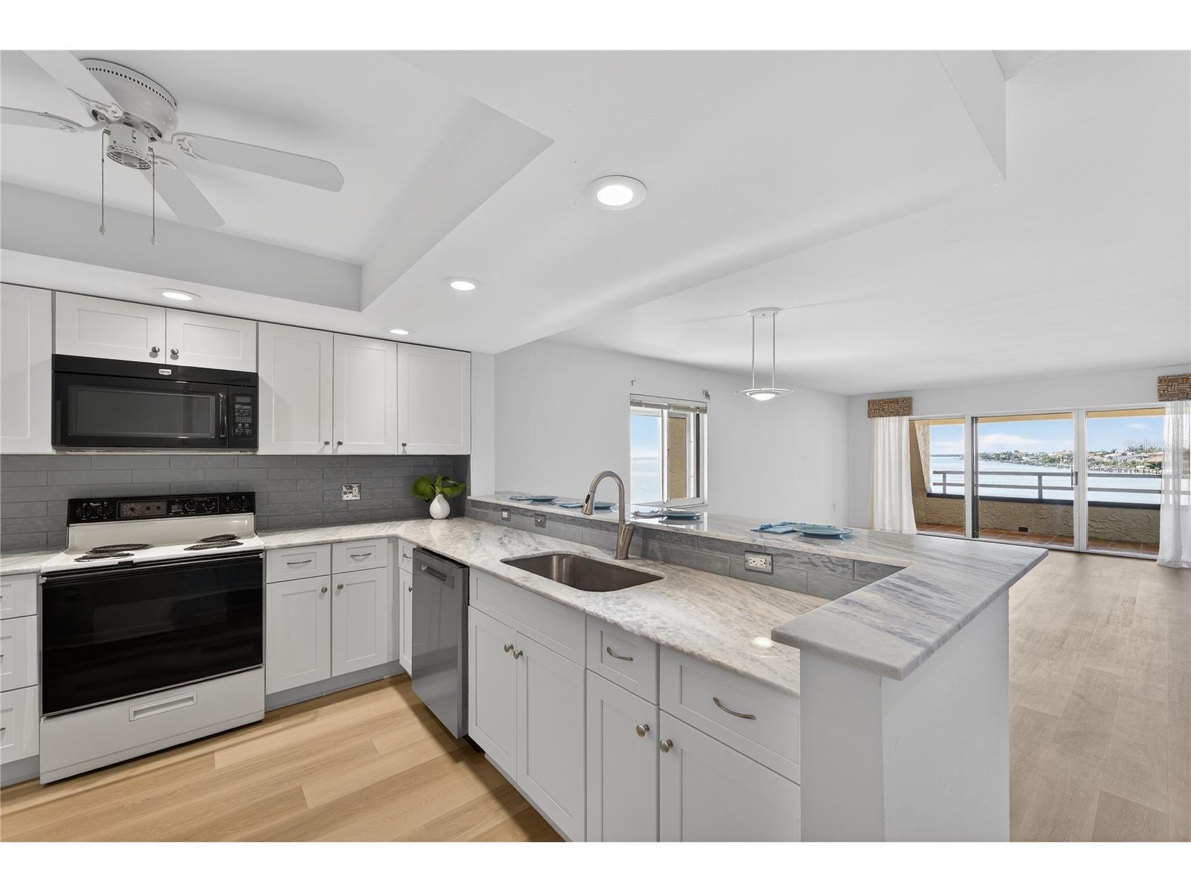 138 1st Street E #302 Saint Petersburg FL 33715 - TAMPA BAY/GULF OF MEXICO U8249724 image3