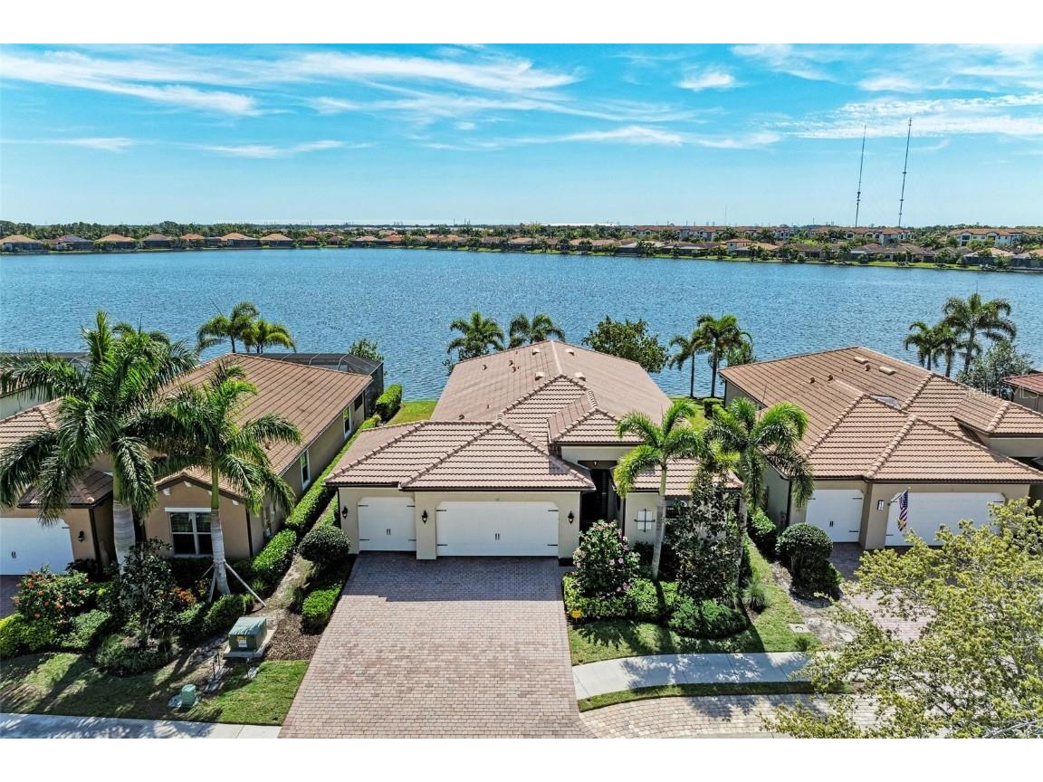 138 Toscavilla Boulevard Nokomis FL 34275 - 65 ACRE LAKE AWESOME A4655775 image1