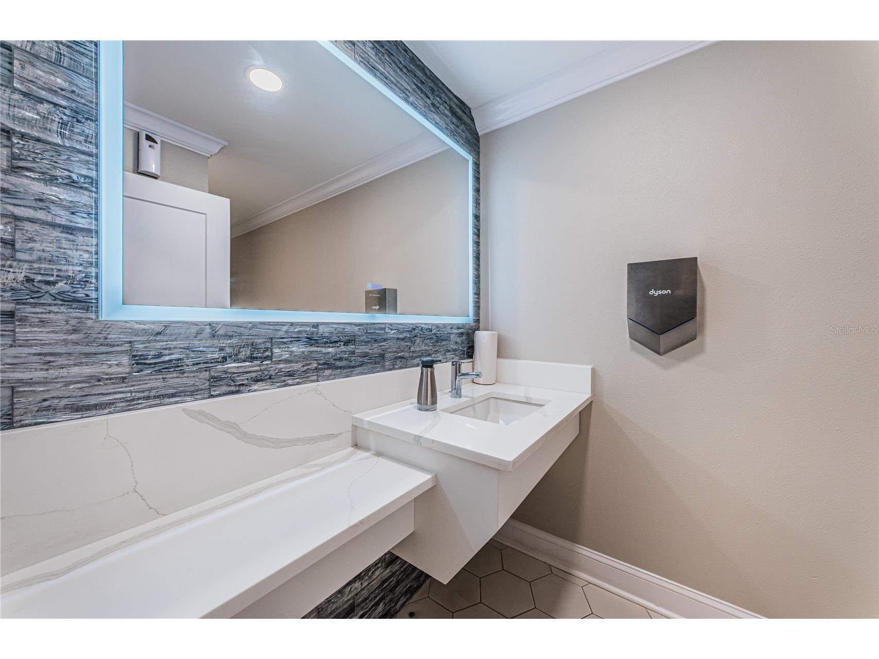 1380 Gulf Boulevard #307 Clearwater Beach FL 33767 - GULF OF MEXICO U8241002 image23