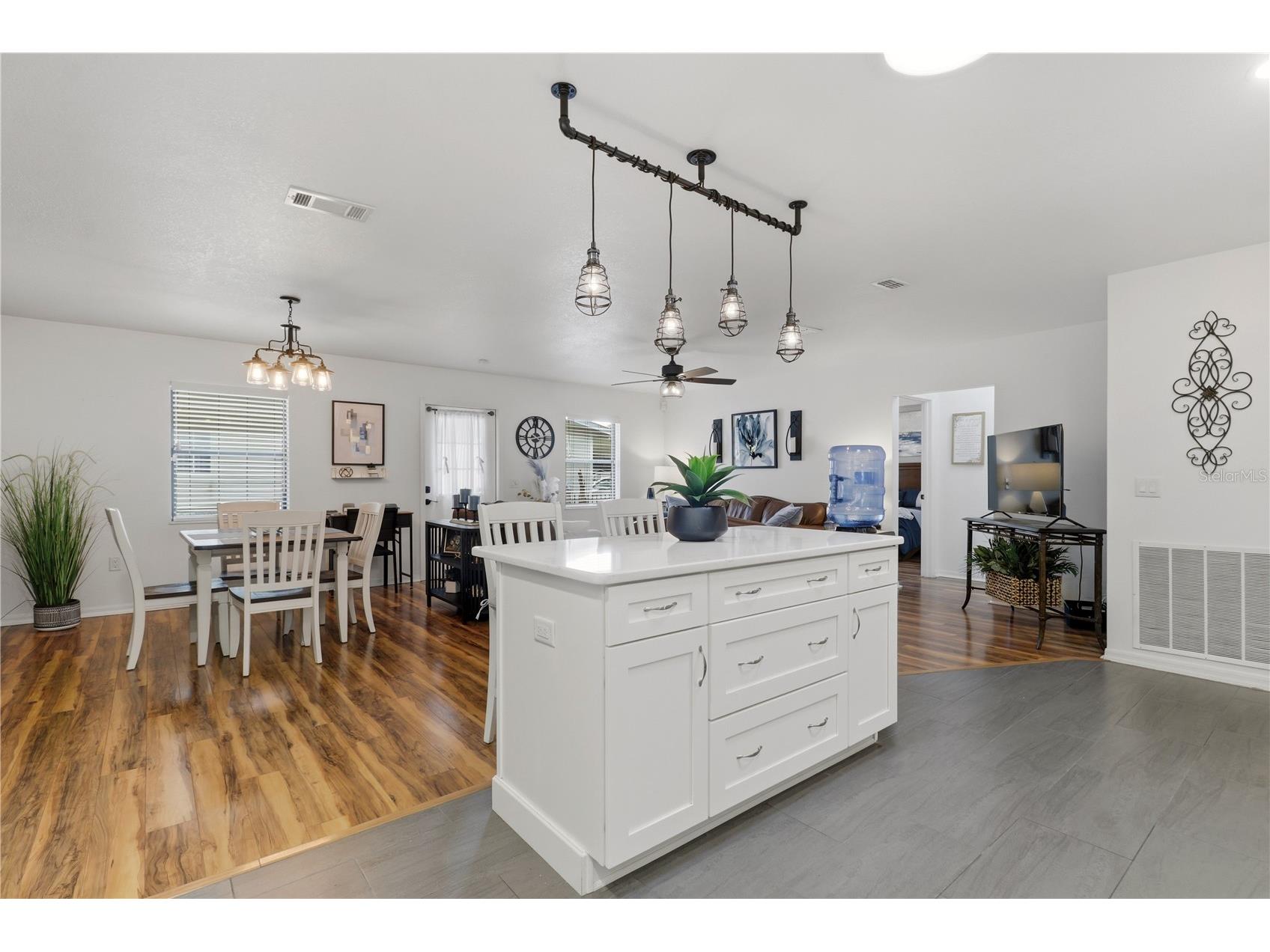 1381 Cr 446a Lake Panasoffkee FL 33538 G5113395 image19