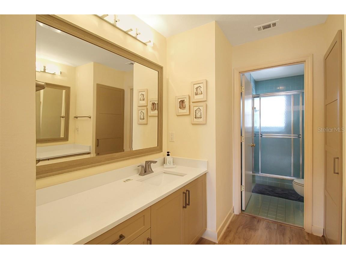 1382 Siesta Bayside Drive #1382-C Sarasota FL 34242 A4596171 image26