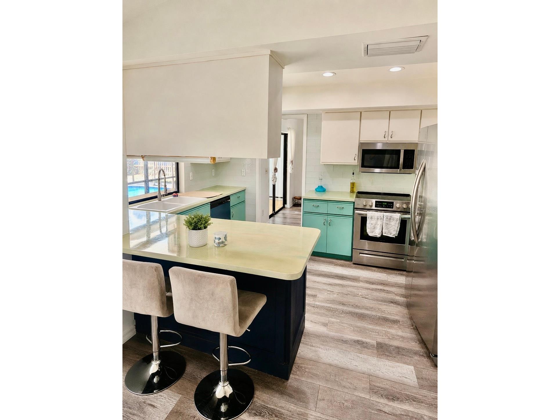 1382 Sutton Place Drive Palm Harbor FL 34683 W7886792 image11
