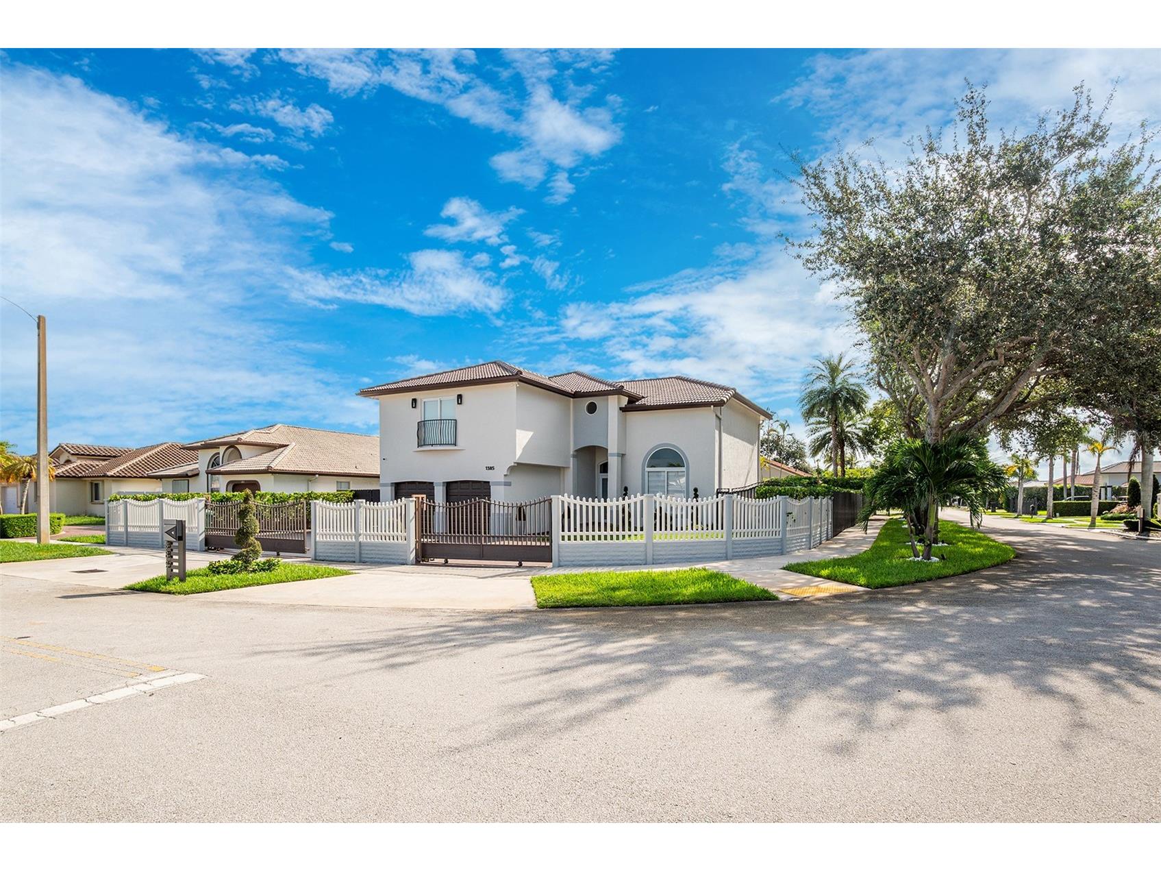 1385 SW 143rd Court Miami FL 33184 C7523280 image2